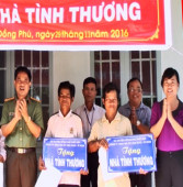 TẶNG 04 NHÀ TÌNH THƯƠNG CHO HỘ NGHÈO  Ở XÃ TÂN HƯNG VÀ THUẬN LỢI