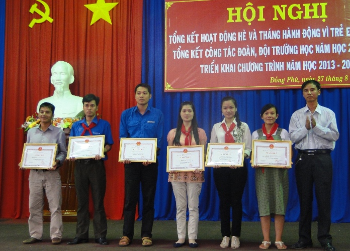 Hội nghị Tổng kết Hoạt động hè và tháng hành động vì trẻ em năm 2013, Tổng kết công các Đoàn - Đội trường học và triển khai nhiệm vụ năm học 2013 - 2014