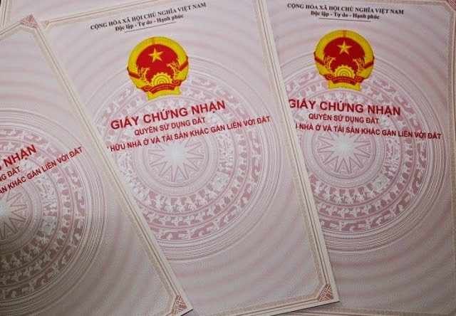 Từ ngày 05/12/2017, ghi tên các thành viên hộ gia đình vào giấy chứng nhận quyền sử dụng đất.